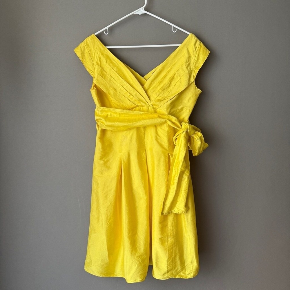 Tahari 10 Butter Yellow Silk Dress Pleated Waist Tie Cocktail Party Dress Luxury